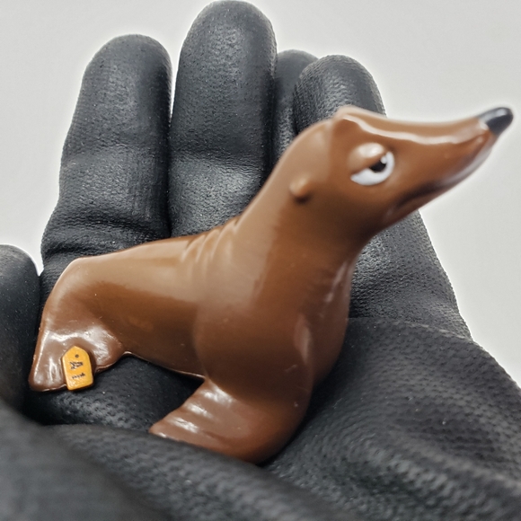 Disney Finding Dory Sea Lion Rudder Toy Figure - Picture 4 of 13